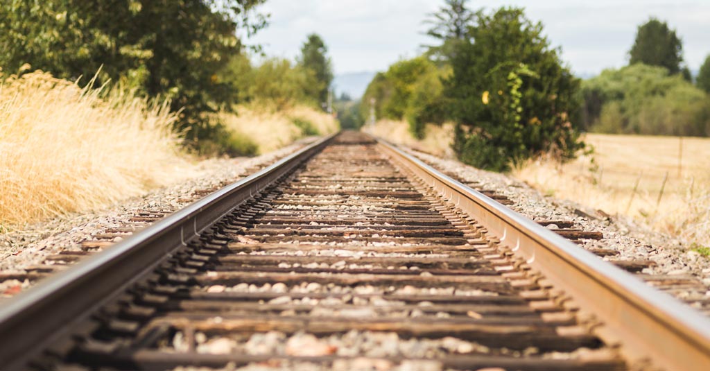 train track leading lines photo example